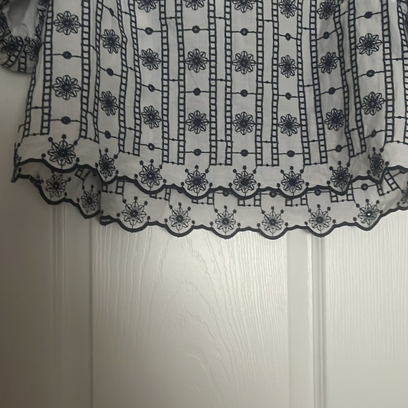 Puff sleeves crop top in blue and white - Picture 4 of 4